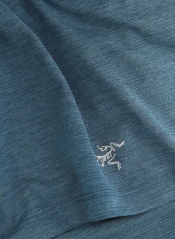 Arc'teryx T-Shirt Arcteryx Women Taema Crew SS Serene Heather -Outdoorsupply Winkel 3 taema crew neck shirt ss serene heather women s fabric detail