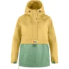 Jas Fjallraven Women Vardag Anorak Mais Yellow-Aloe Green -Outdoorsupply Winkel Vardag Anorak W 87009 133 676 A MAIN FJR